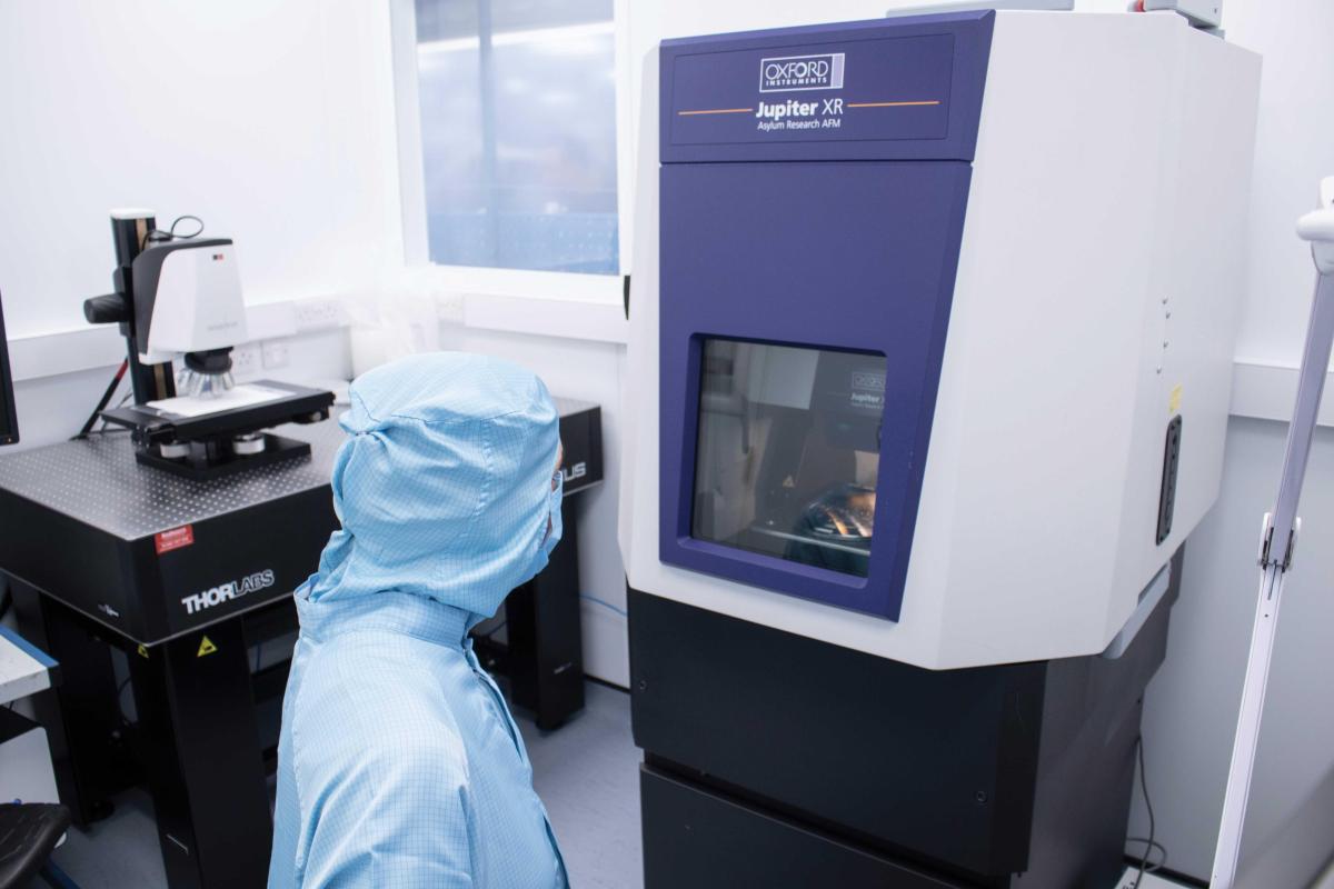 相関顕微鏡：半導体エッチングプロセスの評価 